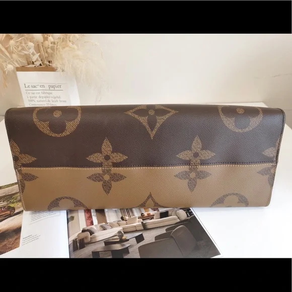 LV Reverse Monogram Onthego GM - Picture 6 of 8